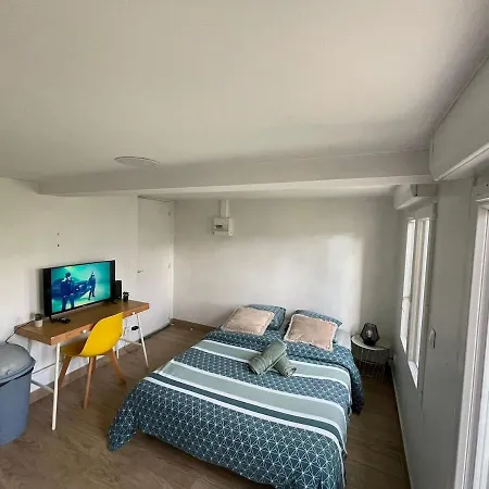 Elegant Apartment *